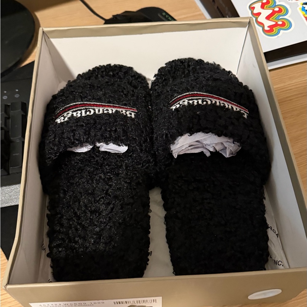 Balenciaga Black Textured Slides - Picture 3 of 4